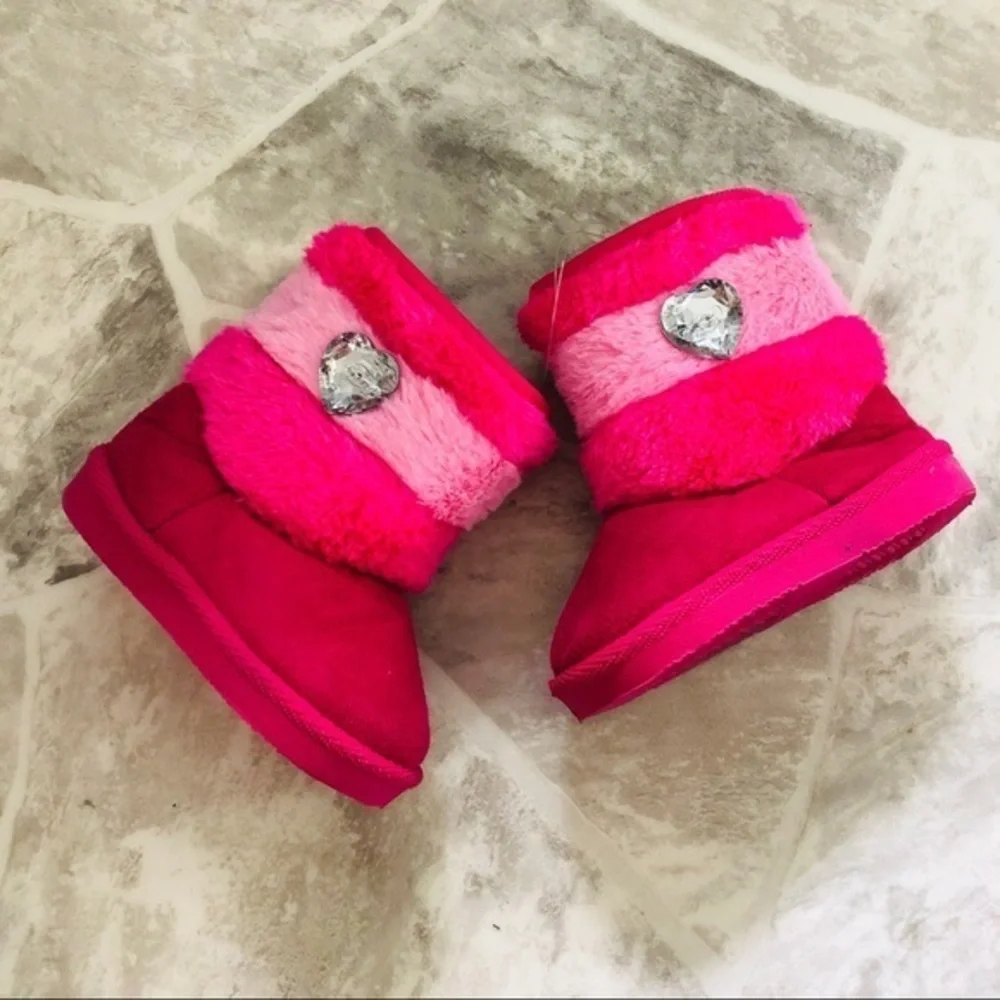 NWOT Baby pink furry striped fleece winter heart comfy warm boots size 3